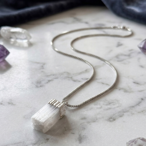 Collar Selenita
