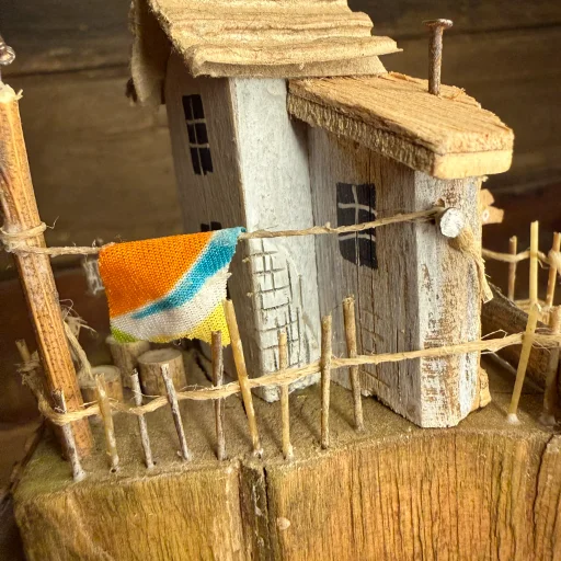 Casita Decorativa y Portasahumerio – Modelo Lana - imagen 4