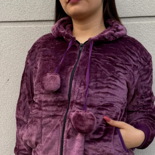 Campera plush con capucha de mujer
