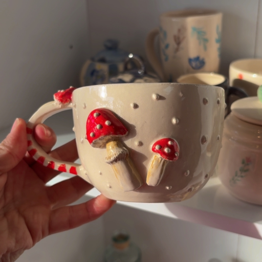 Taza de cerámica con aplique - imagen 2