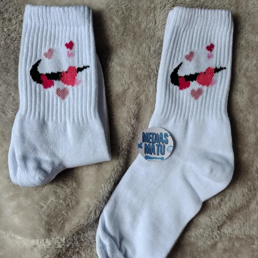 Medias tenis nike con corazones