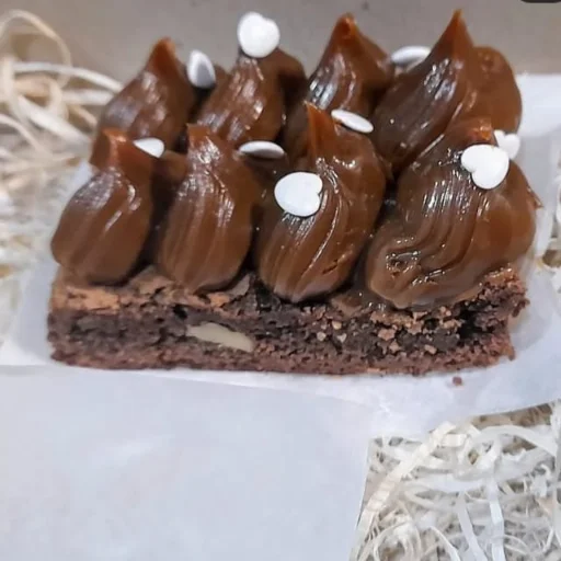 Brownie con picos de dulce de leche