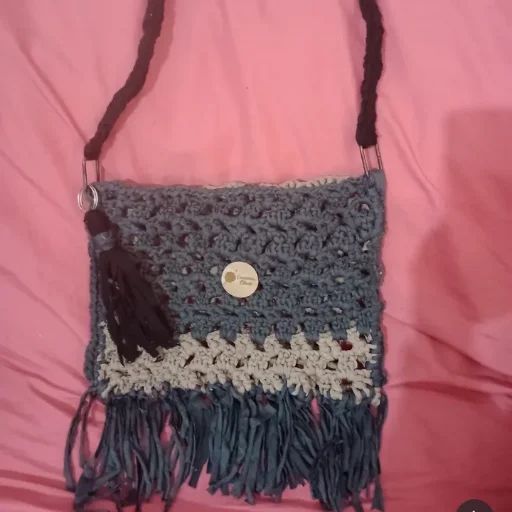 Bolso con flecos