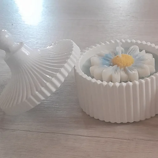 Velas patrias en contenedor con tapa