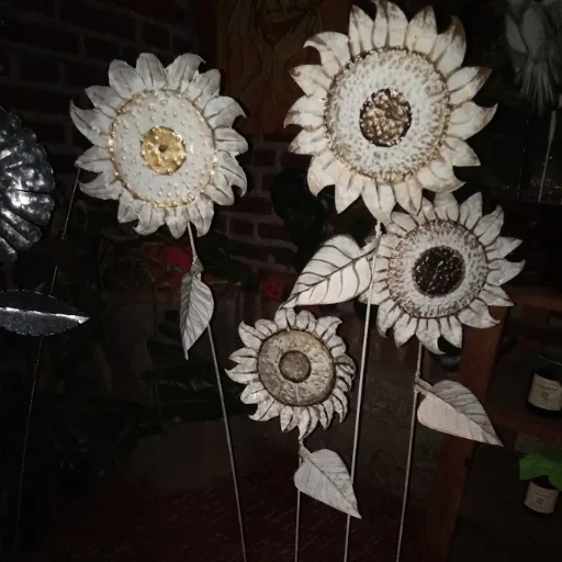objetos decorativos en metal