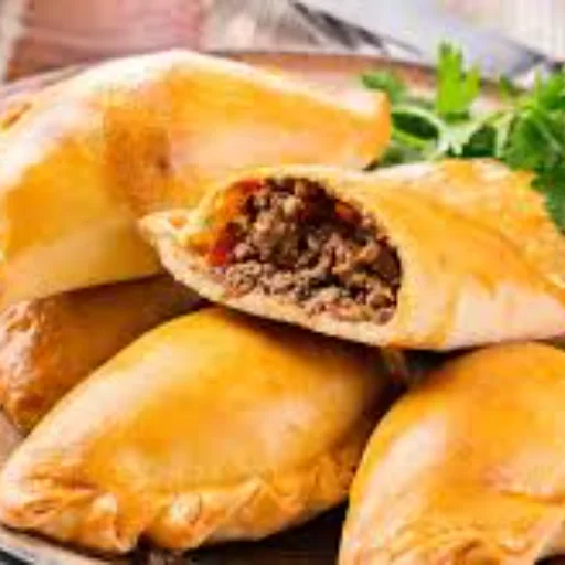 Empanadas de Carne, Pollo, Jamón y Queso, Bondiola a la Cerveza y Matambre a la Pizza
