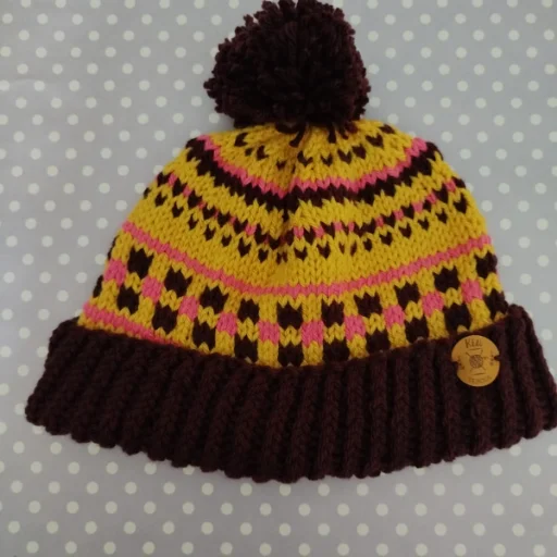 Gorro chocolate y amarillo