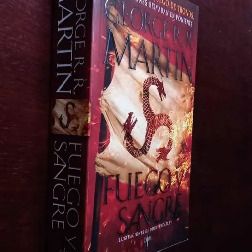 Libro. Fuego y Sangre, de George R. R. Martin.