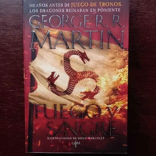 Libro. Fuego y Sangre, de George R. R. Martin.