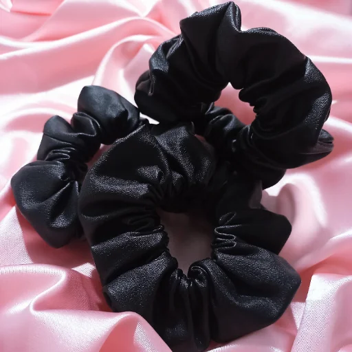 Scrunchie cuerina negro