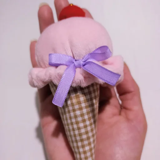 Llavero Helado + Par de mini scrunchies de regalo