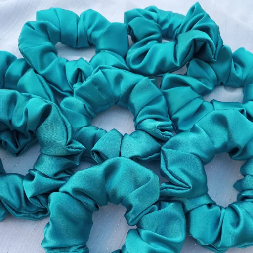 Scrunchie satén turquesa