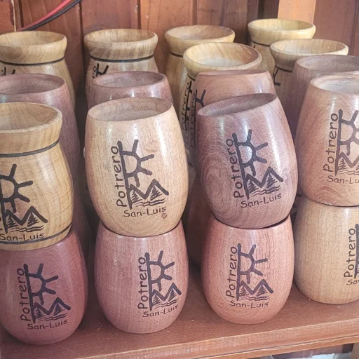 Mate de algarrobo personalizado