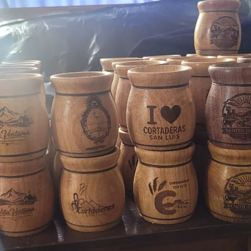 Mate de algarrobo personalizado