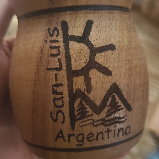 Mate de algarrobo personalizado