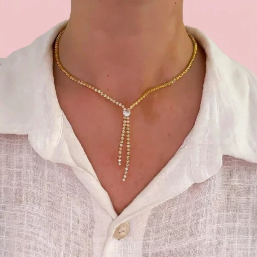 Corbatin dorado con strass