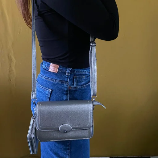 Cartera con su billetera - imagen 2
