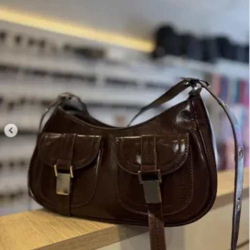 Cartera De Hombro Mujer Media Luna Charol Marrón