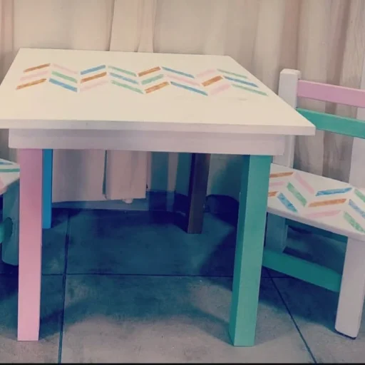 Juego de mesa y sillas infantiles