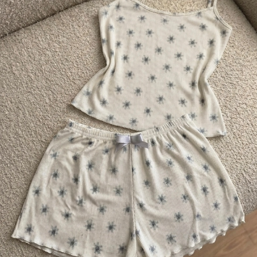 Pijama flor / ultimos en talle 1