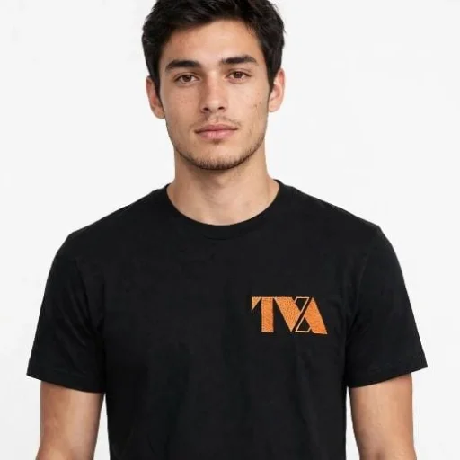 Remera unisex negra LOKI bordada - imagen 7