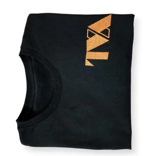 Remera unisex negra LOKI bordada
