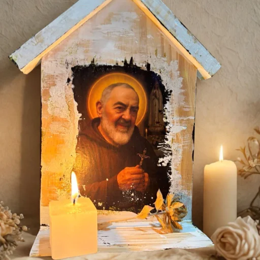 ALTAR PADRE PIO CASITA