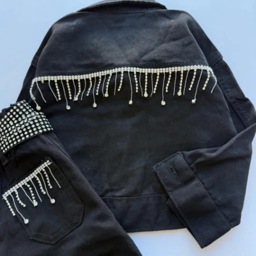 CONJUNTO BLACK 💣🔥 Talle 2 al 6 (1 a 4 años)  DETALLES COLGANTE EN CAMPERA Y PANTALON CONJUNTO $38.990