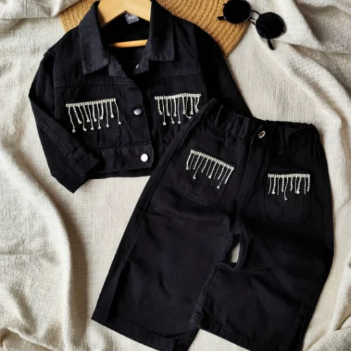 CONJUNTO BLACK 💣🔥 Talle 2 al 6 (1 a 4 años)  DETALLES COLGANTE EN CAMPERA Y PANTALON CONJUNTO $38.990