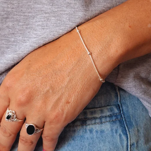 Pulsera bolitas  de plata - imagen 2