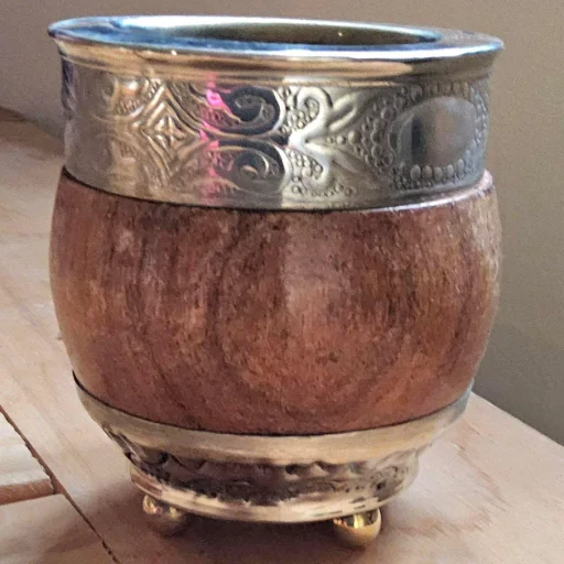 Mate de algarrobo con guarda y base de alpaca. - imagen 2