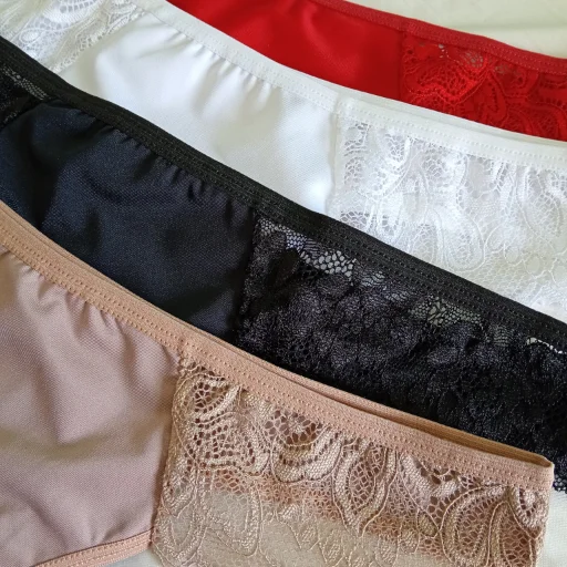 Colales de lycra con encaje