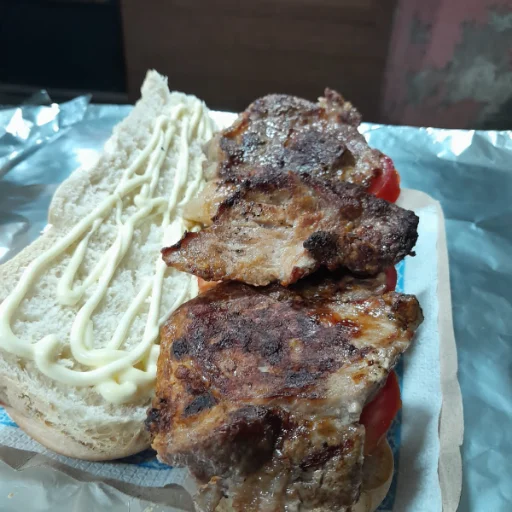 Sándwich de bondiola a las brasas