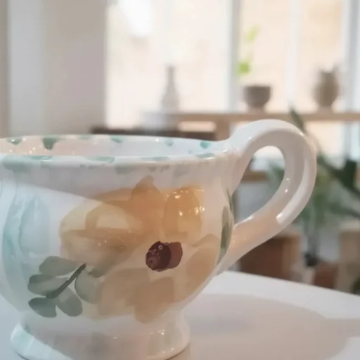 Taza de Cerámica modelo Vintage con Pie - imagen 2